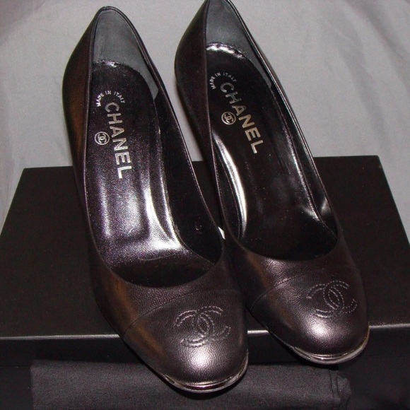 Vintage CHANEL Black Leather Heels - Picture 1 of 6